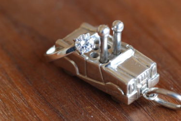 明日はお休みしますが携帯に連絡頂ければ対応いたします♪