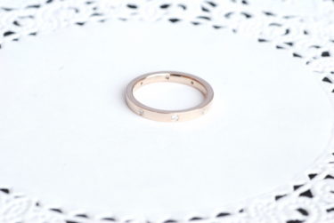 ピンクゴールドのダイヤが8個入った結婚指輪♪