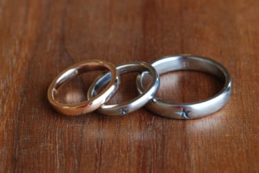自分たちで作るチタンの結婚指輪♪