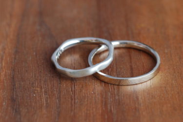 ふたりでそれぞれ好きなデザインの結婚指輪♪