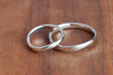 オーダーの少しだけデザインが違う結婚指輪♪