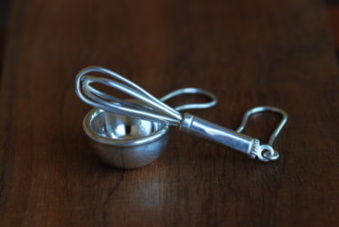 泡だて器とボールのピアス♪