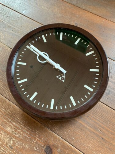 黒文字板のパラゴトロンの掛け時計♪